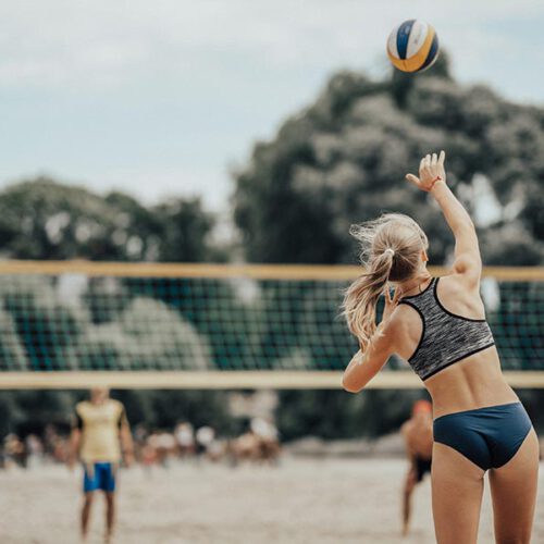 beach-sport-volleyball-behind-from-behind-people-from-behind_t20_zWlZj4